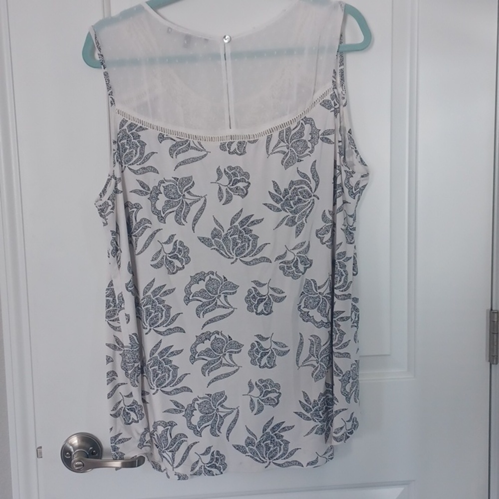White Top with Black Floral Print and Crochet Lace - Picture 5 of 5